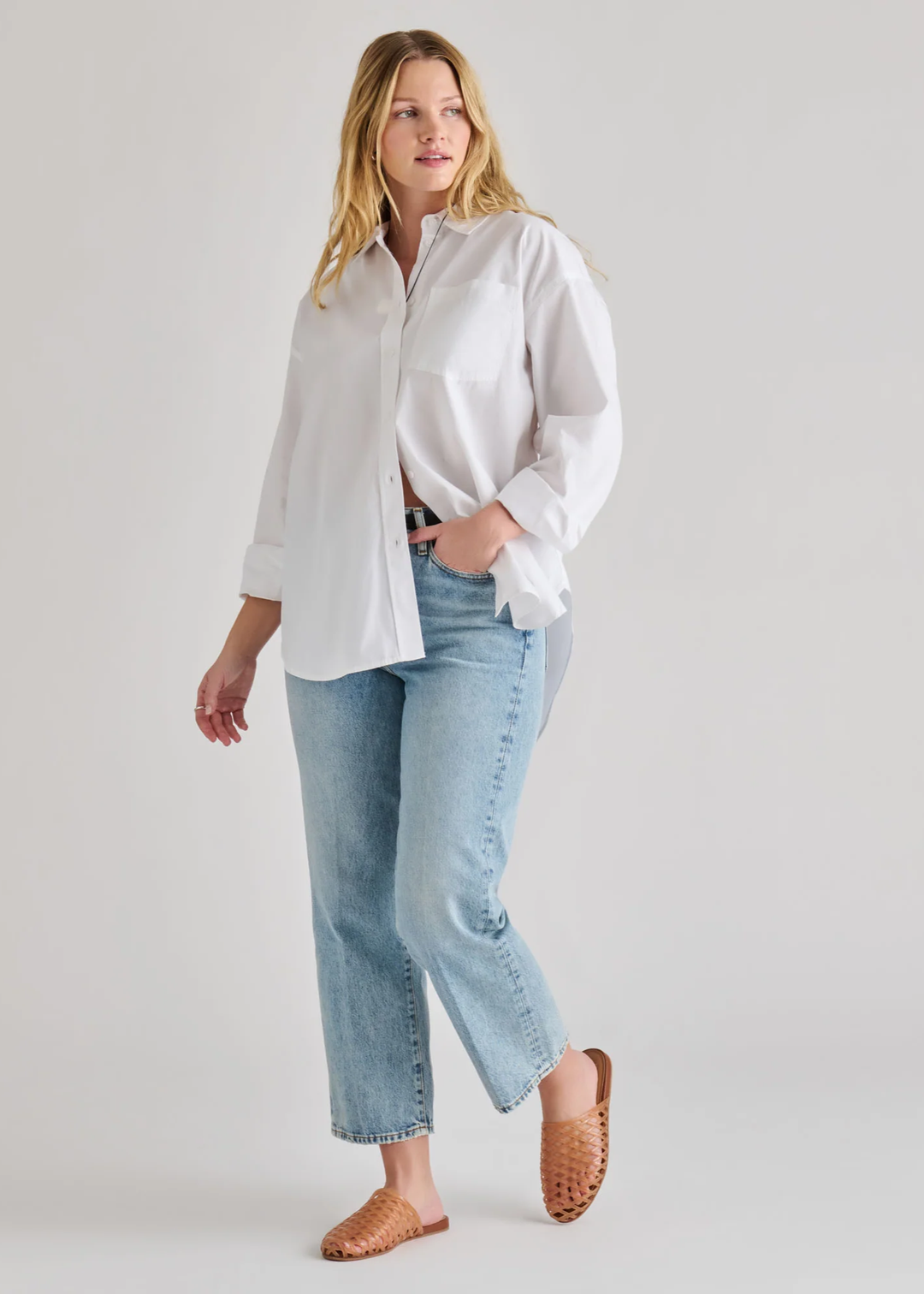 Woman wearing light brown jelly sandals