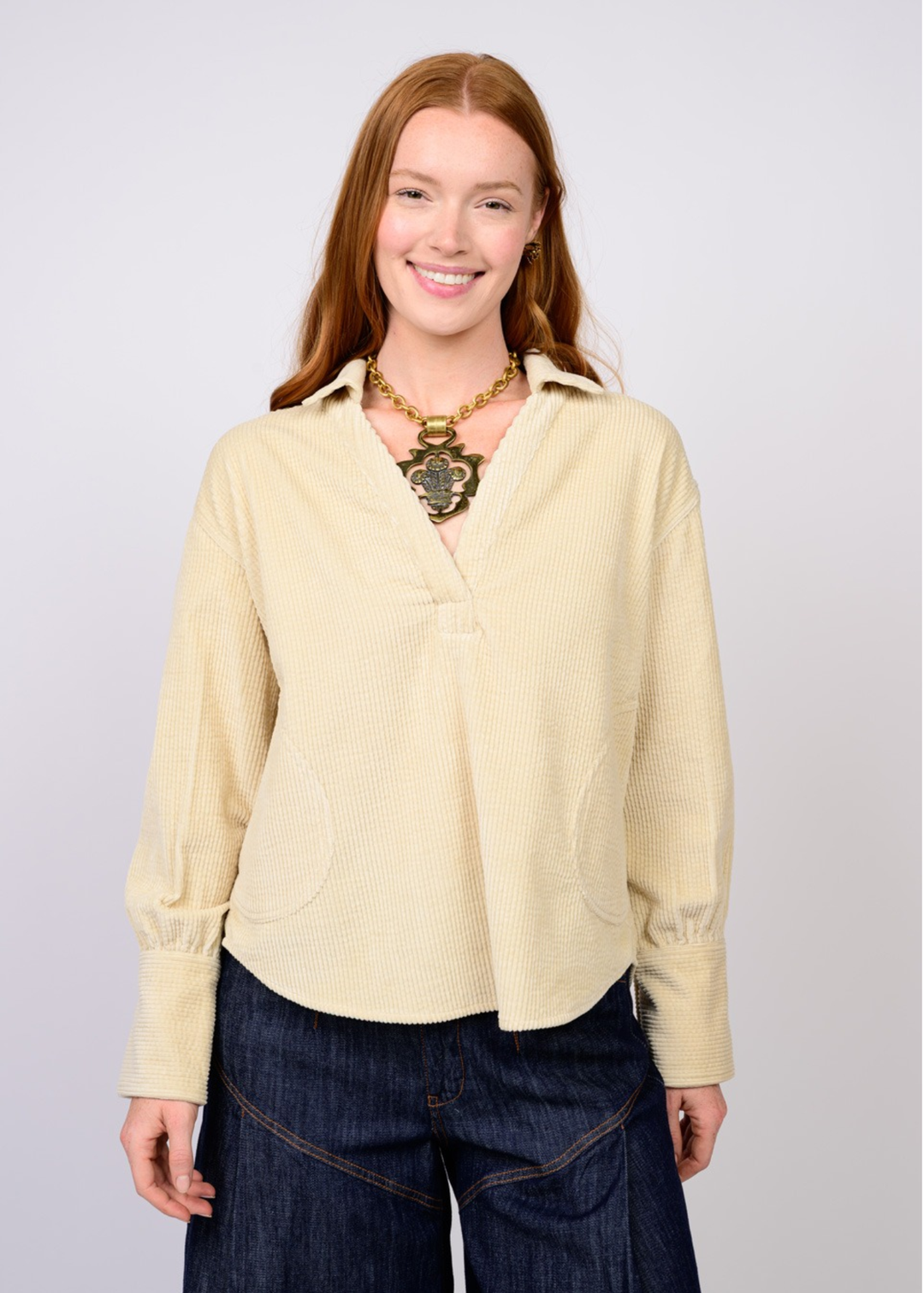 Woman wearing an ivory pullover