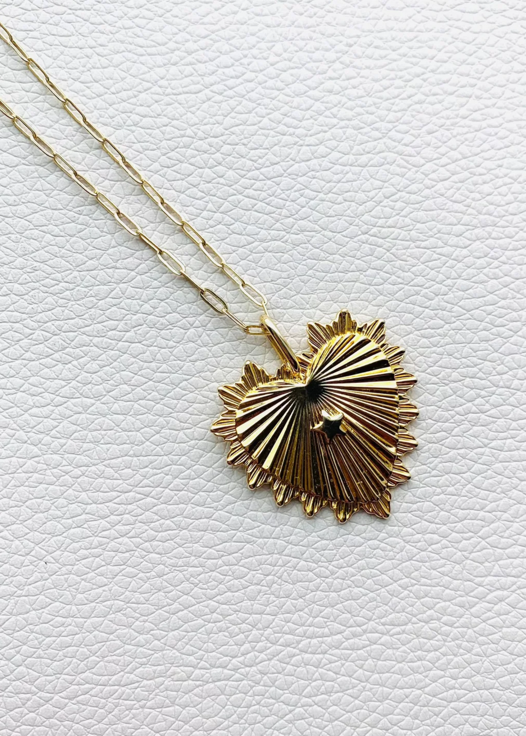 The Sis Kiss Newport Heart Charm in Gold