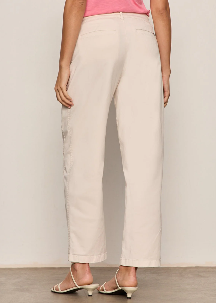 Woman wearing light pink jeans