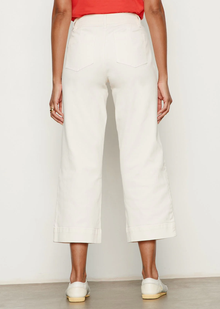 Woman turned around wearing a very light pink jean with a red t-shirt