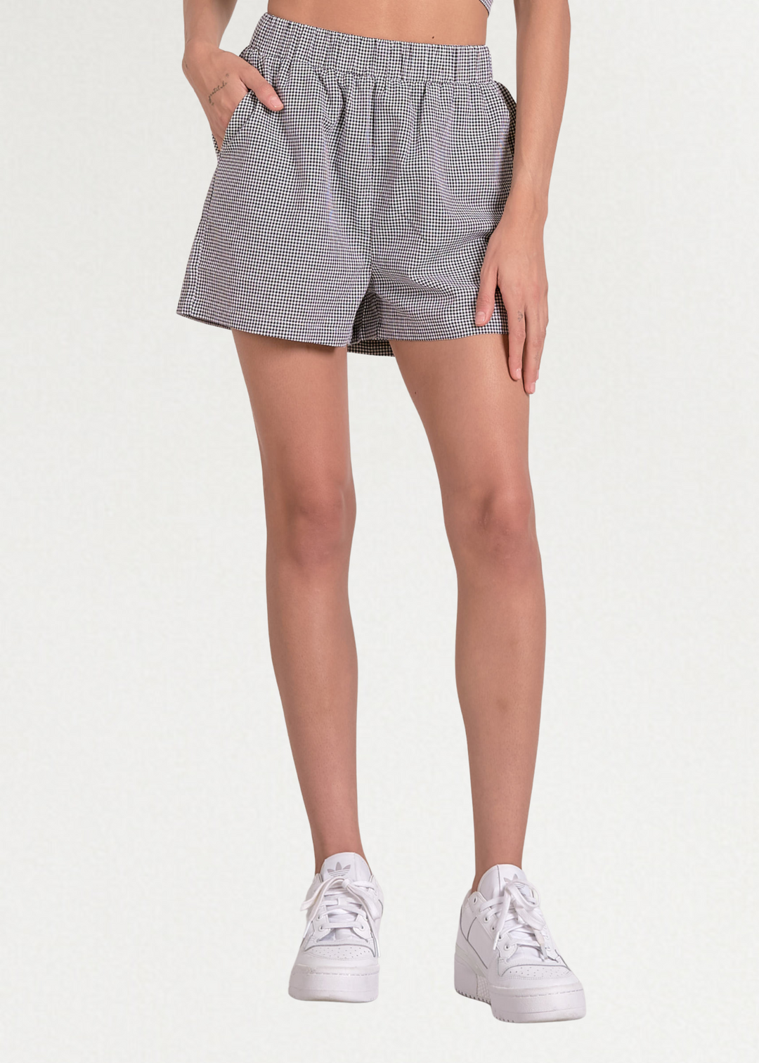 Women's black and white seersucker boxer shorts with elastic waistband