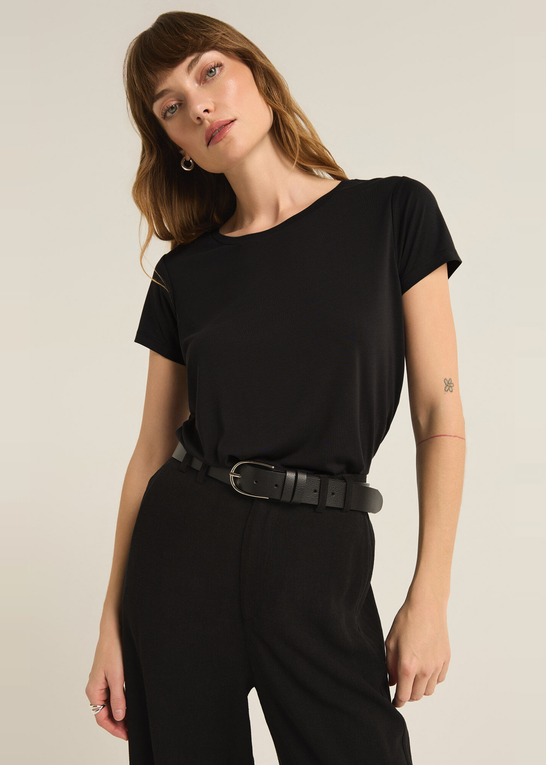 black crew neck short sleeve women's tee